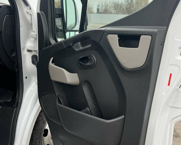 Білий Рено Мастєр, об'ємом двигуна 2.3 л та пробігом 600 тис. км за 15800 $, фото 7 на Automoto.ua