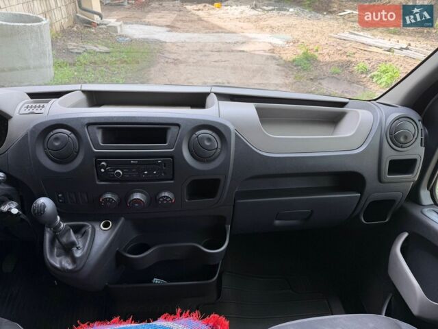 Белый Рено Мастер, объемом двигателя 2.3 л и пробегом 374 тыс. км за 12000 $, фото 5 на Automoto.ua