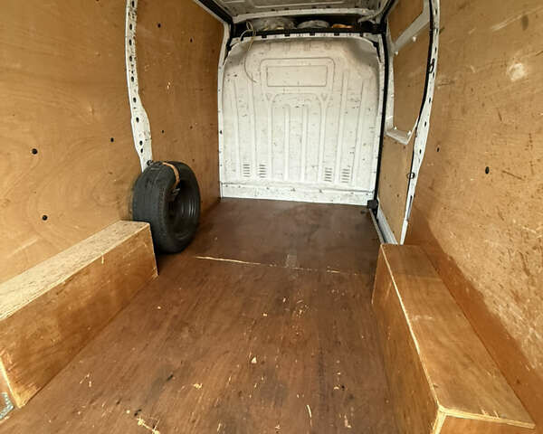 Білий Рено Мастєр, об'ємом двигуна 2.3 л та пробігом 368 тис. км за 13000 $, фото 5 на Automoto.ua