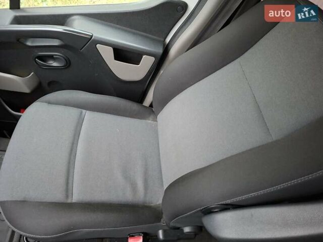 Белый Рено Мастер, объемом двигателя 2.3 л и пробегом 278 тыс. км за 13500 $, фото 9 на Automoto.ua