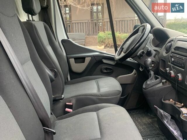 Белый Рено Мастер, объемом двигателя 2.3 л и пробегом 310 тыс. км за 10700 $, фото 4 на Automoto.ua