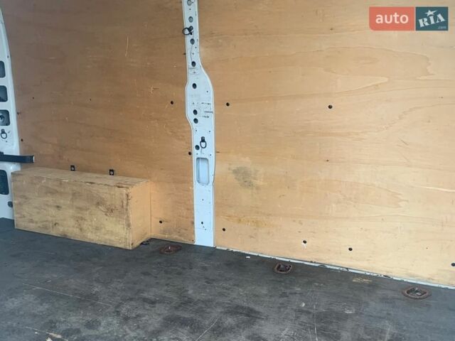 Белый Рено Мастер, объемом двигателя 2.3 л и пробегом 310 тыс. км за 10700 $, фото 7 на Automoto.ua