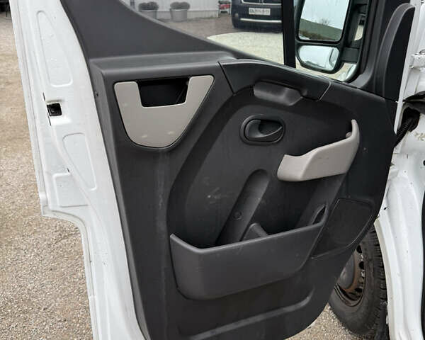 Білий Рено Мастєр, об'ємом двигуна 2.3 л та пробігом 556 тис. км за 11000 $, фото 5 на Automoto.ua