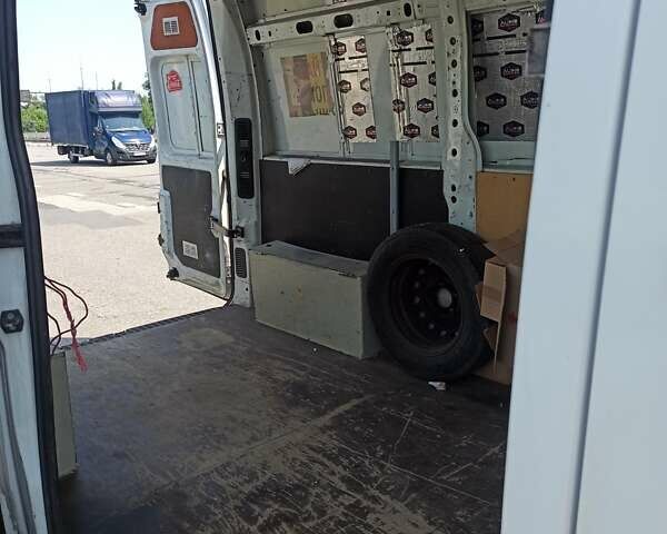 Белый Рено Мастер, объемом двигателя 2.3 л и пробегом 365 тыс. км за 9000 $, фото 2 на Automoto.ua