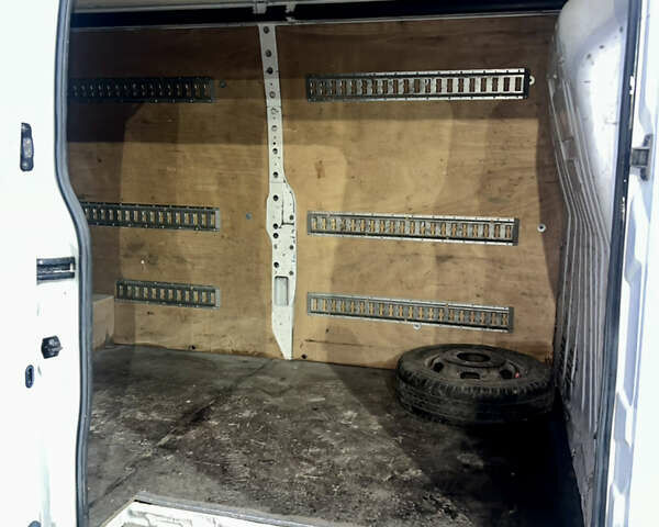 Белый Рено Мастер, объемом двигателя 2.3 л и пробегом 580 тыс. км за 11900 $, фото 11 на Automoto.ua