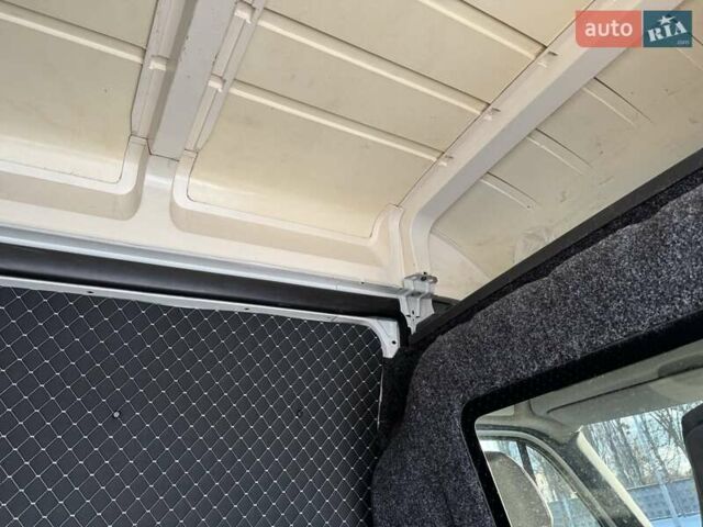 Белый Рено Мастер, объемом двигателя 2.3 л и пробегом 272 тыс. км за 12750 $, фото 19 на Automoto.ua