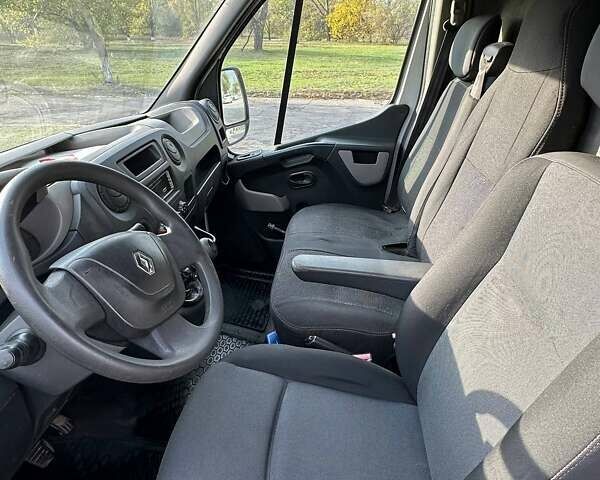 Белый Рено Мастер, объемом двигателя 2.3 л и пробегом 665 тыс. км за 12900 $, фото 12 на Automoto.ua