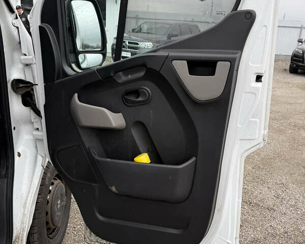 Білий Рено Мастєр, об'ємом двигуна 2.3 л та пробігом 556 тис. км за 11000 $, фото 10 на Automoto.ua