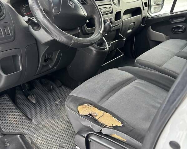 Белый Рено Мастер, объемом двигателя 2.3 л и пробегом 560 тыс. км за 9500 $, фото 5 на Automoto.ua