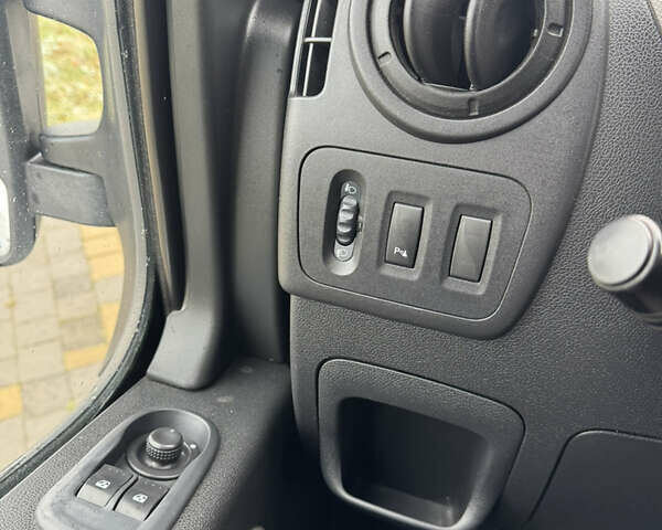 Белый Рено Мастер, объемом двигателя 2.3 л и пробегом 519 тыс. км за 10900 $, фото 26 на Automoto.ua