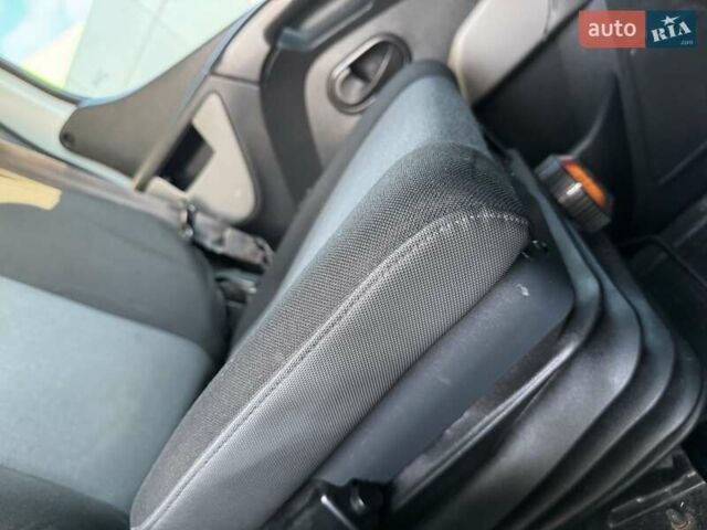 Белый Рено Мастер, объемом двигателя 2.3 л и пробегом 272 тыс. км за 12750 $, фото 23 на Automoto.ua