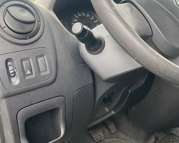 Белый Рено Мастер, объемом двигателя 2.3 л и пробегом 203 тыс. км за 11000 $, фото 7 на Automoto.ua