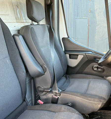 Белый Рено Мастер, объемом двигателя 2.3 л и пробегом 517 тыс. км за 9900 $, фото 14 на Automoto.ua