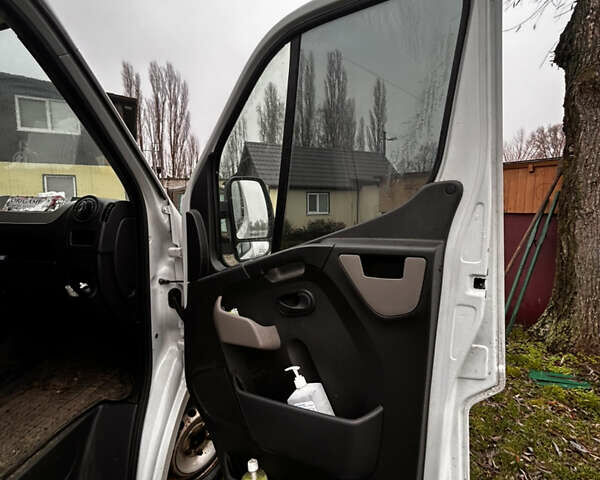 Белый Рено Мастер, объемом двигателя 2.3 л и пробегом 423 тыс. км за 13000 $, фото 19 на Automoto.ua