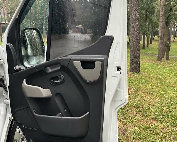 Рено Мастєр 2014 у Києві на Automoto.ua Білий Рено Мастєр, об'ємом двигуна 2.3 л та пробігом 292 тис. км за 11999 $, фото 27 на Automoto.ua