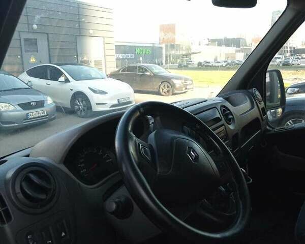 Белый Рено Мастер, объемом двигателя 2.3 л и пробегом 332 тыс. км за 7800 $, фото 3 на Automoto.ua