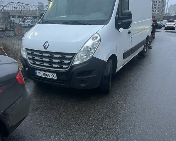 Белый Рено Мастер, объемом двигателя 2.3 л и пробегом 400 тыс. км за 8800 $, фото 1 на Automoto.ua