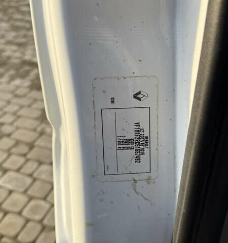 Белый Рено Мастер, объемом двигателя 2.3 л и пробегом 517 тыс. км за 9900 $, фото 10 на Automoto.ua