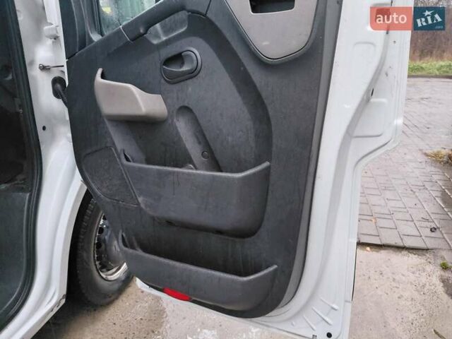 Белый Рено Мастер, объемом двигателя 2.3 л и пробегом 247 тыс. км за 12900 $, фото 16 на Automoto.ua