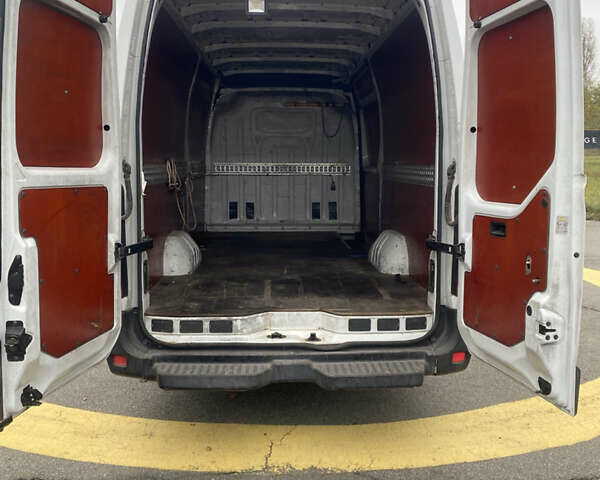 Белый Рено Мастер, объемом двигателя 2.3 л и пробегом 203 тыс. км за 11000 $, фото 1 на Automoto.ua