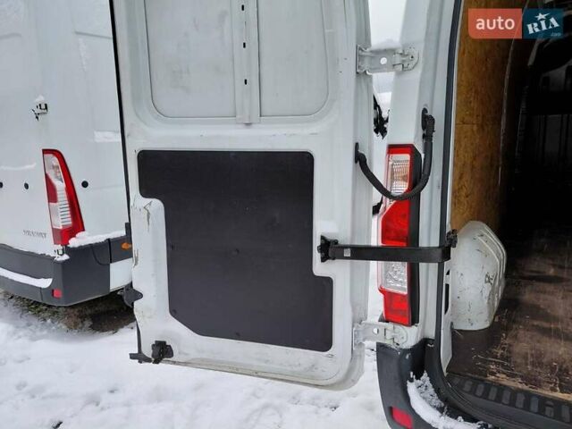 Белый Рено Мастер, объемом двигателя 2.3 л и пробегом 358 тыс. км за 12900 $, фото 12 на Automoto.ua