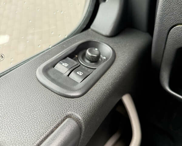 Білий Рено Мастєр, об'ємом двигуна 2.3 л та пробігом 490 тис. км за 13200 $, фото 31 на Automoto.ua