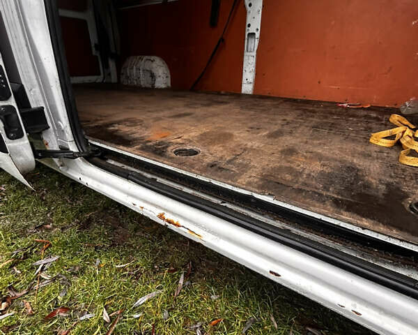 Белый Рено Мастер, объемом двигателя 2.3 л и пробегом 423 тыс. км за 13000 $, фото 15 на Automoto.ua