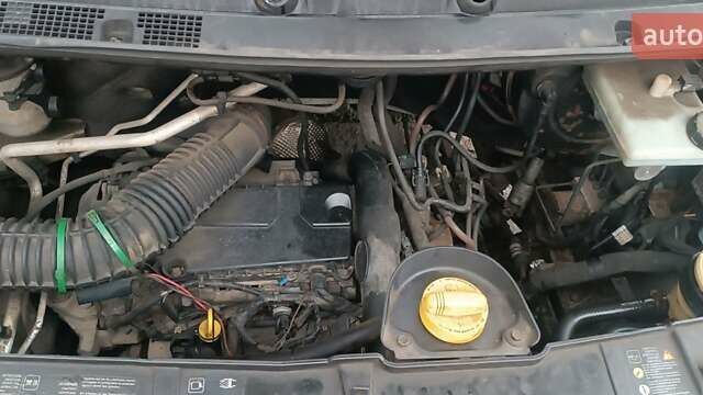 Белый Рено Мастер, объемом двигателя 2.3 л и пробегом 282 тыс. км за 9800 $, фото 12 на Automoto.ua