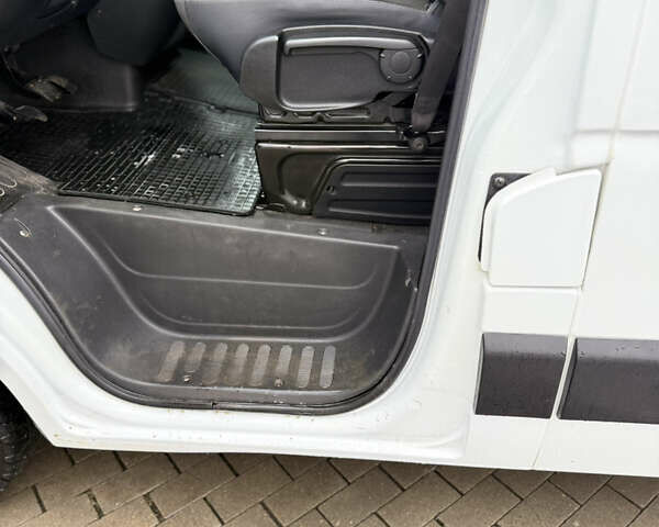 Білий Рено Мастєр, об'ємом двигуна 2.3 л та пробігом 490 тис. км за 13200 $, фото 27 на Automoto.ua