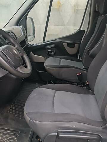 Белый Рено Мастер, объемом двигателя 2.3 л и пробегом 282 тыс. км за 9800 $, фото 9 на Automoto.ua