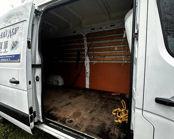 Белый Рено Мастер, объемом двигателя 2.3 л и пробегом 423 тыс. км за 13000 $, фото 14 на Automoto.ua