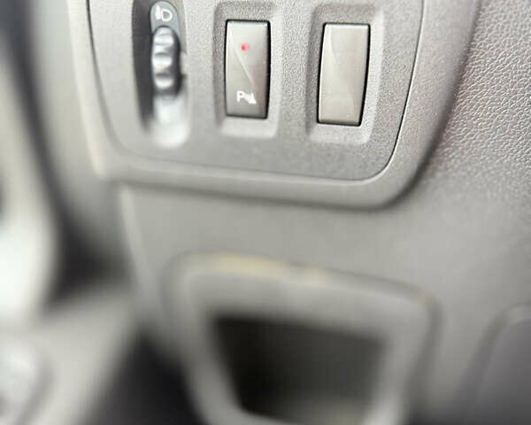 Білий Рено Мастєр, об'ємом двигуна 2.3 л та пробігом 490 тис. км за 13200 $, фото 32 на Automoto.ua