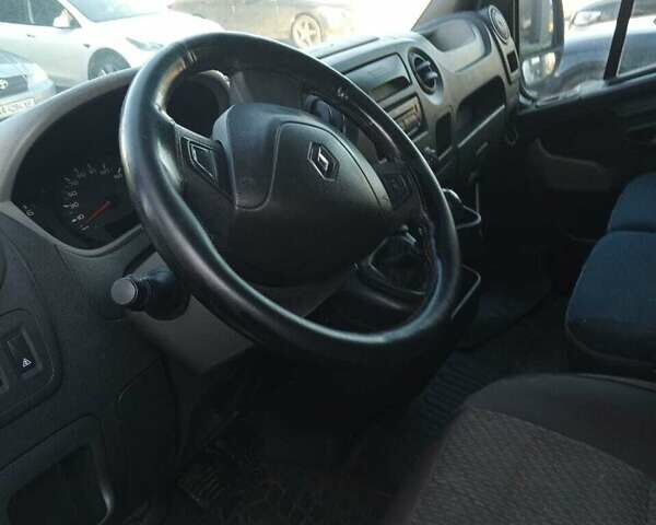 Белый Рено Мастер, объемом двигателя 2.3 л и пробегом 332 тыс. км за 7800 $, фото 2 на Automoto.ua