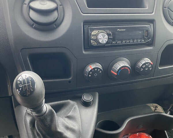 Белый Рено Мастер, объемом двигателя 2.3 л и пробегом 203 тыс. км за 11000 $, фото 5 на Automoto.ua