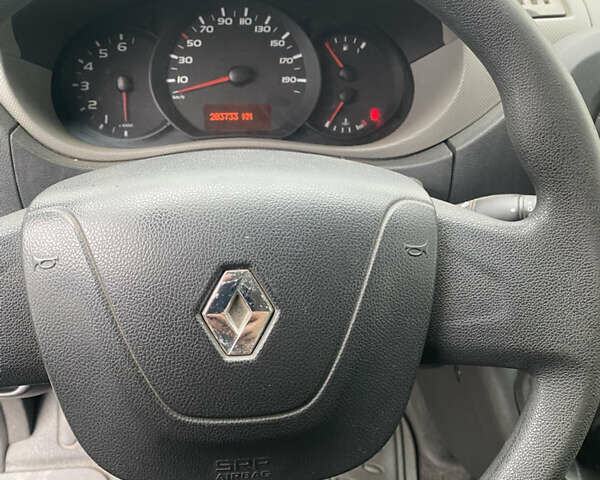 Белый Рено Мастер, объемом двигателя 2.3 л и пробегом 203 тыс. км за 11000 $, фото 3 на Automoto.ua