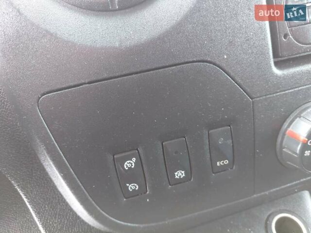 Белый Рено Мастер, объемом двигателя 2.3 л и пробегом 358 тыс. км за 12900 $, фото 30 на Automoto.ua