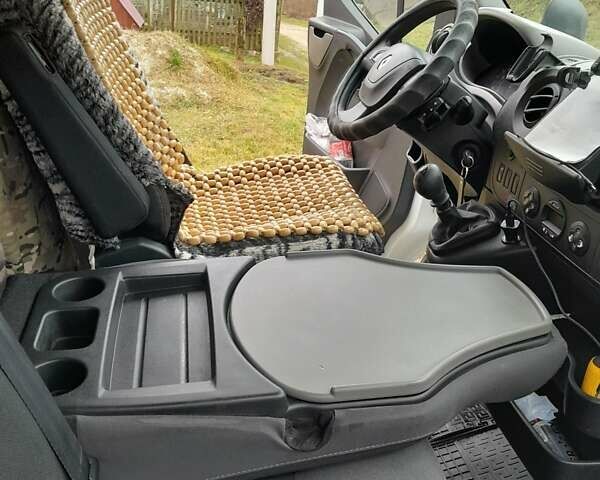 Білий Рено Мастєр, об'ємом двигуна 2.3 л та пробігом 381 тис. км за 16700 $, фото 7 на Automoto.ua