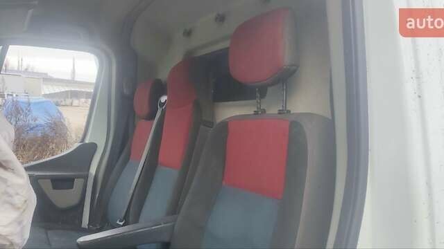 Белый Рено Мастер, объемом двигателя 2.3 л и пробегом 420 тыс. км за 4500 $, фото 3 на Automoto.ua