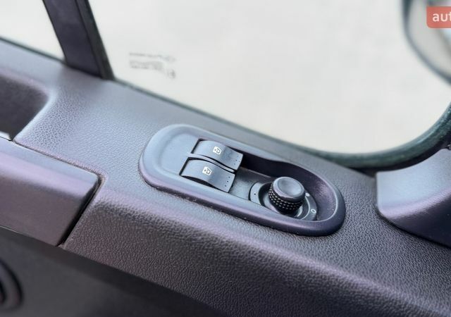 Белый Рено Мастер, объемом двигателя 2.3 л и пробегом 549 тыс. км за 9300 $, фото 4 на Automoto.ua