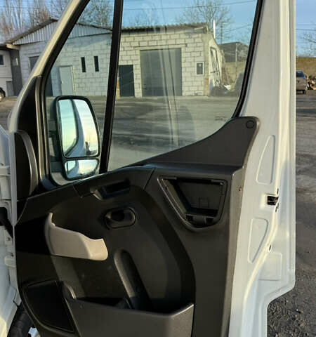 Белый Рено Мастер, объемом двигателя 2.3 л и пробегом 517 тыс. км за 9900 $, фото 9 на Automoto.ua