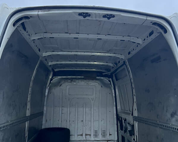 Белый Рено Мастер, объемом двигателя 2.3 л и пробегом 400 тыс. км за 8800 $, фото 5 на Automoto.ua