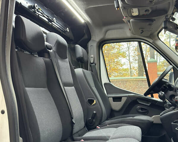 Белый Рено Мастер, объемом двигателя 2.3 л и пробегом 277 тыс. км за 15500 $, фото 14 на Automoto.ua