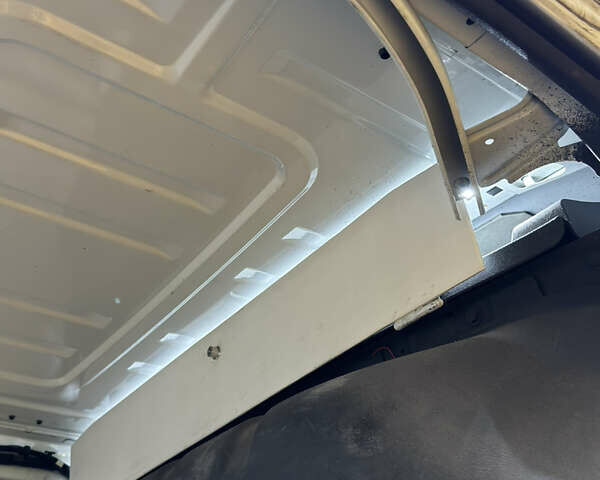 Белый Рено Мастер, объемом двигателя 2.3 л и пробегом 277 тыс. км за 15500 $, фото 17 на Automoto.ua