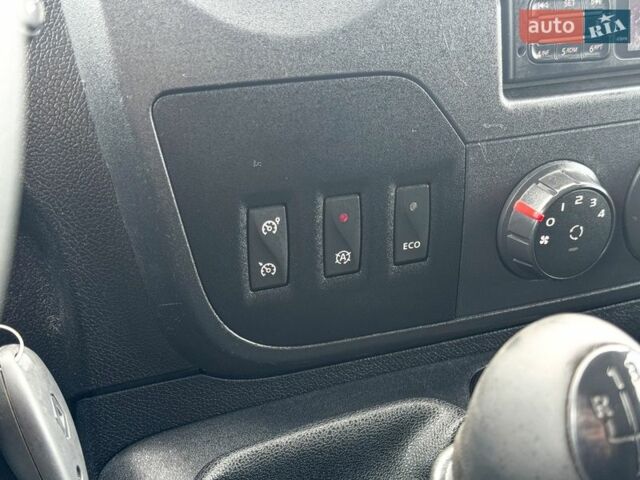 Белый Рено Мастер, объемом двигателя 0 л и пробегом 215 тыс. км за 16500 $, фото 12 на Automoto.ua