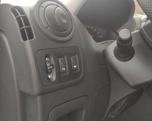 Білий Рено Мастєр, об'ємом двигуна 2.3 л та пробігом 300 тис. км за 14950 $, фото 33 на Automoto.ua