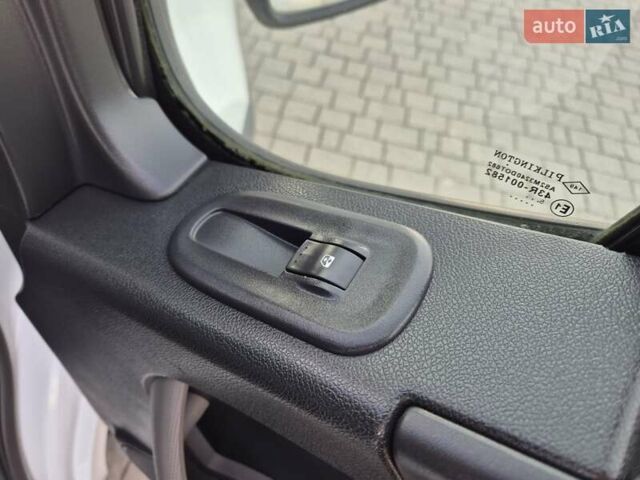 Белый Рено Мастер, объемом двигателя 2.3 л и пробегом 200 тыс. км за 14499 $, фото 28 на Automoto.ua
