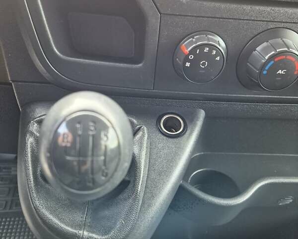 Белый Рено Мастер, объемом двигателя 2.3 л и пробегом 200 тыс. км за 14499 $, фото 34 на Automoto.ua