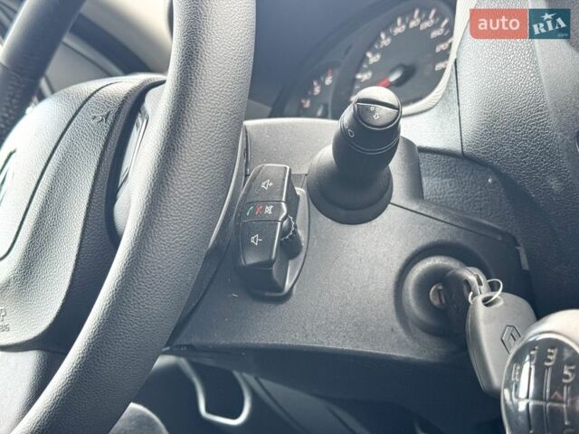 Белый Рено Мастер, объемом двигателя 0 л и пробегом 215 тыс. км за 16500 $, фото 15 на Automoto.ua