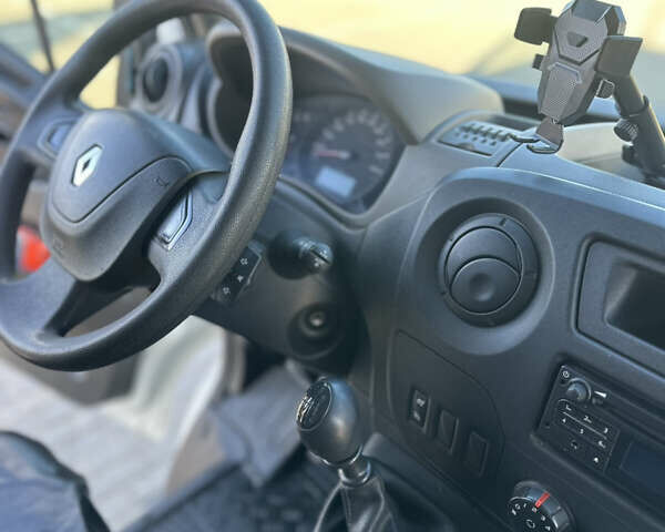 Белый Рено Мастер, объемом двигателя 2.3 л и пробегом 107 тыс. км за 19500 $, фото 7 на Automoto.ua