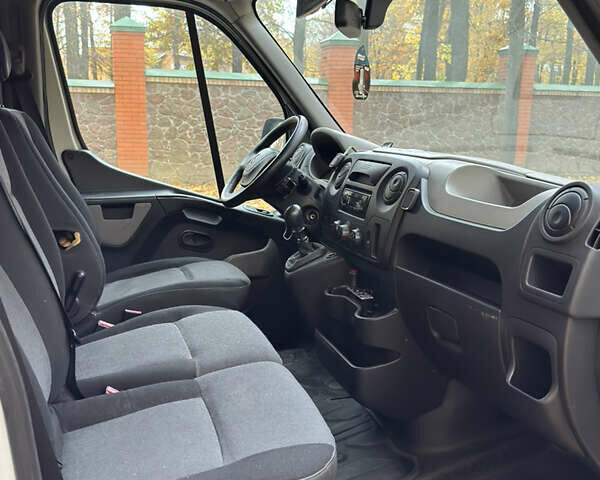 Белый Рено Мастер, объемом двигателя 2.3 л и пробегом 277 тыс. км за 15500 $, фото 13 на Automoto.ua